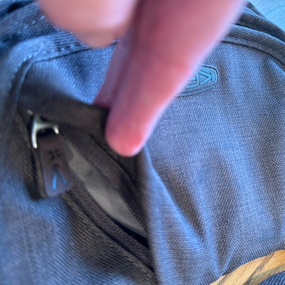 Keen Montclair Crossbody Bag EUC - Picture 4 of 8